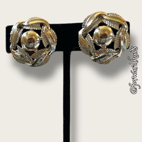 Vintage Coro Clip-On Earrings - Silver Tone Metal - Picture 1 of 7